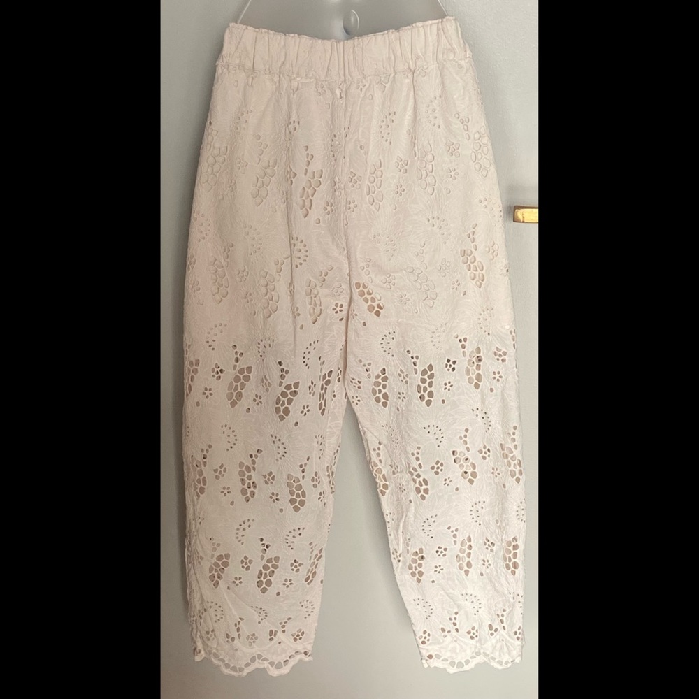 H&M SOLD OUT eyelet embroidered cream pants size M - Picture 2 of 4